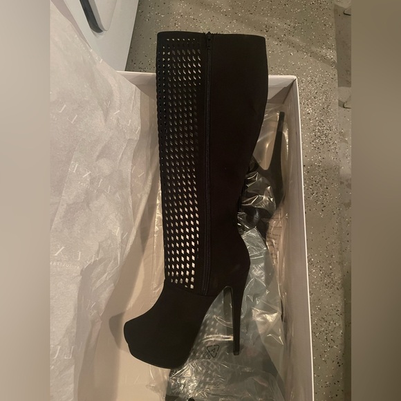 High BOOTS 👢 - Picture 6 of 6